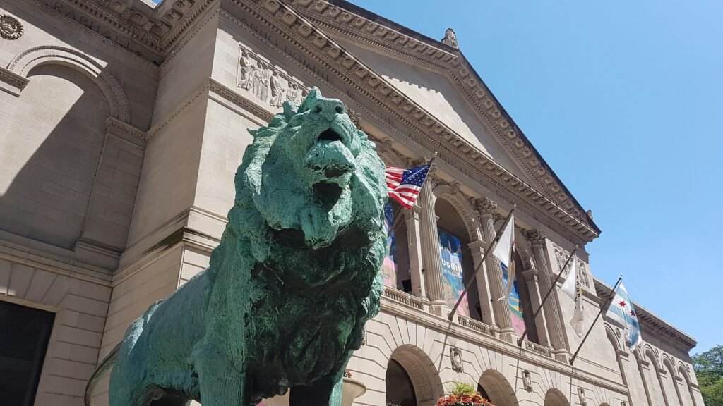 Chicago art museum entrance with lion statue